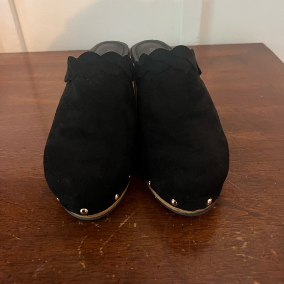 Chase and Chloe brand Black suede Clogs with Wooden Heel size 6.5 - Picture 6 of 9